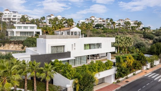 Villa en venta en La Alqueria, Benahavis