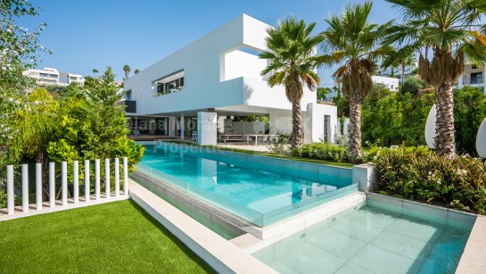 Villa for sale in La Alqueria, Benahavis