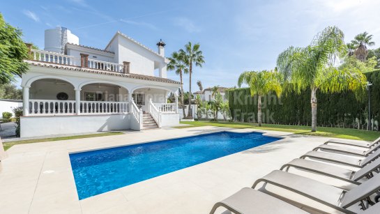Villa zum Verkauf in Atalaya de Rio Verde, Nueva Andalucia