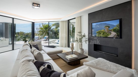 Villa for sale in El Herrojo, Benahavis
