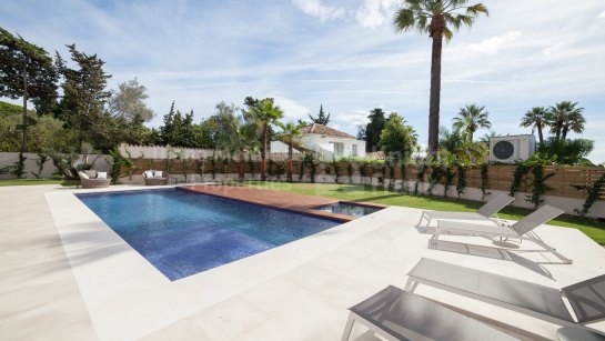 Villa en venta en Beach Side Golden Mile, Marbella Milla de Oro