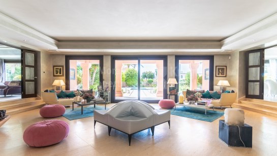 Villa for sale in Paraiso Barronal, Estepona