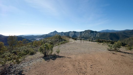 Plot for sale in La Zagaleta, Benahavis