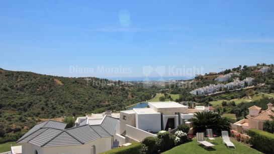 Villa for sale in Lomas de La Quinta, Benahavis