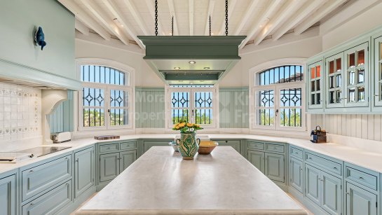 Villa en alquiler en Marbella Hill Club, Marbella Milla de Oro