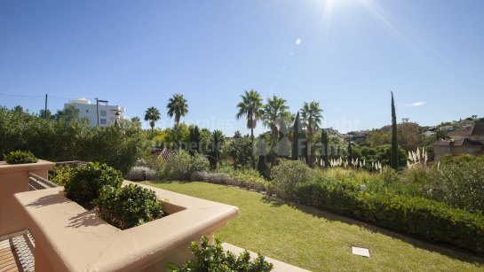 Erdgeschosswohnung zur Miete in Altamira, Marbella Ost