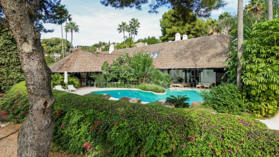 Villa for sale in Rio Real, Marbella East