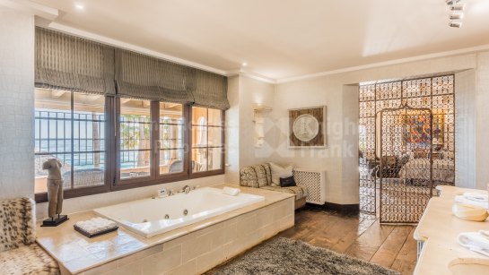 Villa à vendre à Los Monteros, Marbella Est