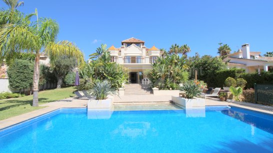 Villa zum Verkauf in Las Chapas, Marbella Ost