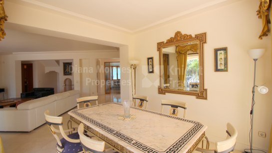 Villa zum Verkauf in Las Chapas, Marbella Ost