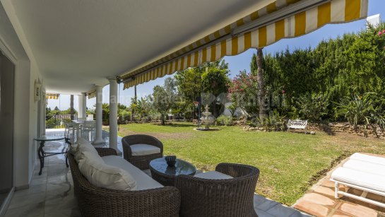 Villa en venta en Altos Reales, Marbella Milla de Oro