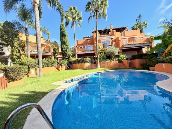 Large townhouse by the sea in Bahia de Marbella