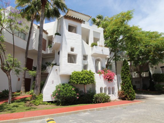 Apartamento de 2 dormitorios en alquiler en Jardines del Aldaba, Puerto Banús