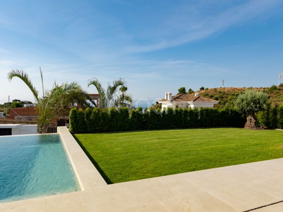 Sunset Palm Villa - Terminada, luminosa y lista para convertirse en un hogar a medida.