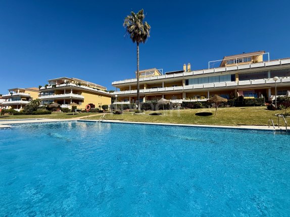 Encantador apartamento, a pie de Golf en Cabopino, Marbella Este