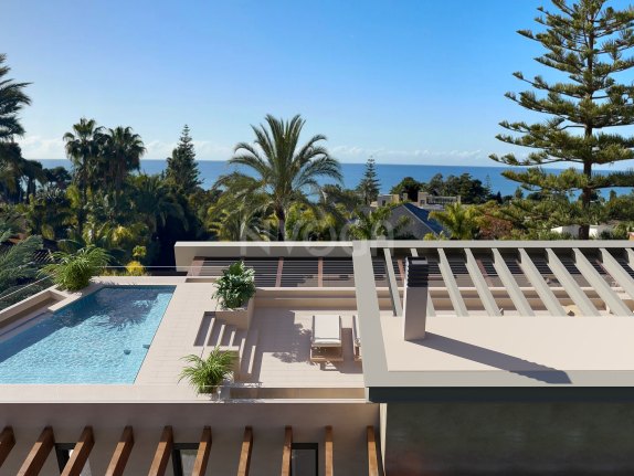 Villa contemporánea con vistas al mar, junto a la playa en Los Monteros Marbella, entrega verano 2026, totalmente amueblada