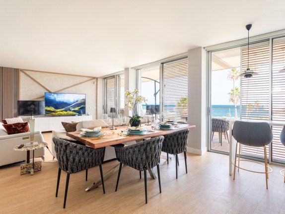 Magnificent front line beach apartment with spectacular sea views in Estepona.