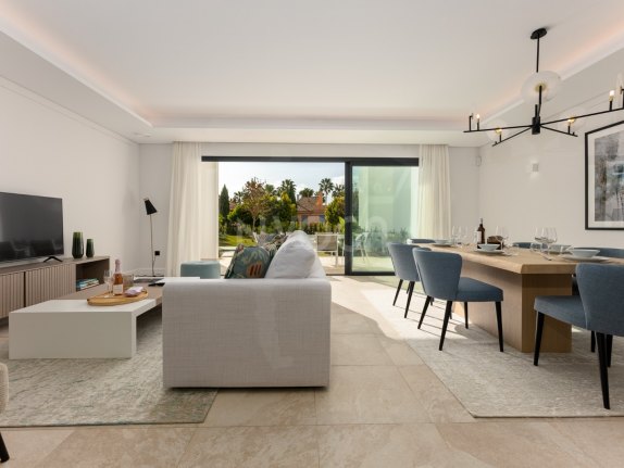 Magnificent semi-detached villa in Los Naranjos, Marbella