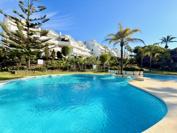 Bright unfurnished flat in Elviria Beach, East Marbella