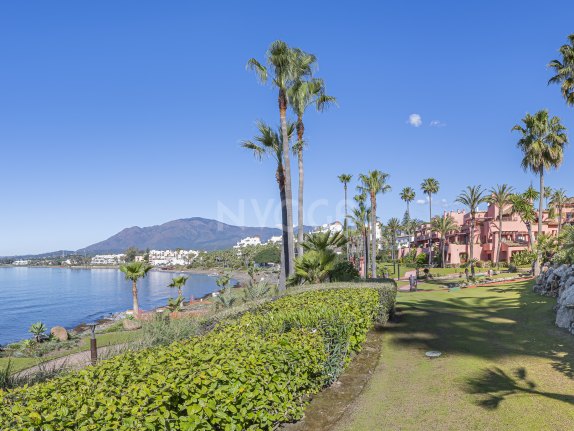 Beachfront Apartment in Estepona