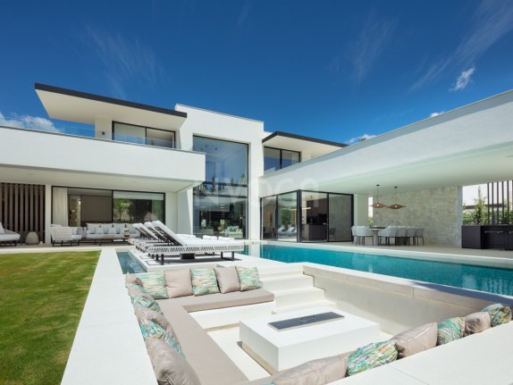 Stunning Modern Villa in Las Brisas