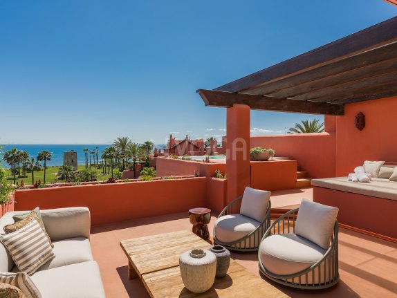 Elegancia Andaluza en su Máxima Expresión – Ático Dúplex en Torre Bermeja