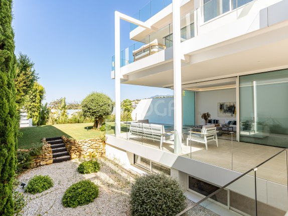 Luxury villa in Marbella ready to move in, Valdeolletas area, with private pool and sea views