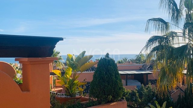 Large townhouse by the sea in Bahia de Marbella