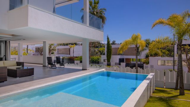 VILLA NOBLE | NEW BUILD MODERN VILLA WITH INFINITY POOL, ROOFTOP JACUZZI & GOLF VIEWS IN EL CAMPANARIO