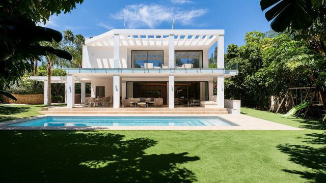 HERROJO 110 | LUXUEUS FAMILIERETREAT MET TUINEN EN TERRASSEN IN BENAHAVÍS