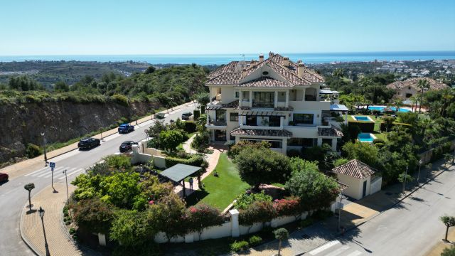 ALOHA PARK | ECKGARTEN-APARTMENT MIT PRIVATEM POOL IN ALOHA PARK, NUEVA ANDALUCÍA