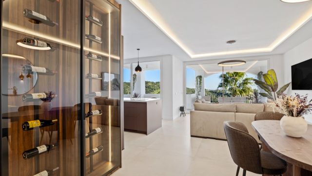 ALTOS DE LA QUINTA 54 | SPEKTAKULÄR RENOVIERTE WOHNUNG IN ALTOS DE LA QUINTA, BENAHAVÍS