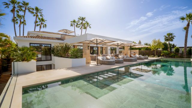 VILLA AZTECA | EINE ZAUBERHAFTE VILLA IM BEGEHRTEN ALOHA-VIERTEL IN NUEVA ANDALUCÍA