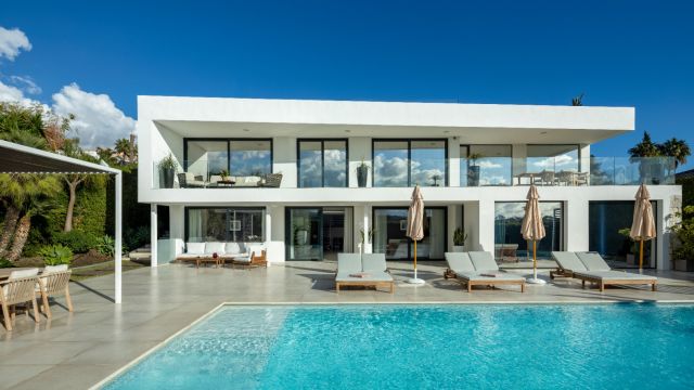 ORION 51 | UNA MODERNA VILLA EN PRIMERA LÍNEA DE GOLF EN EL CORAZÓN DE NUEVA ANDALUCÍA