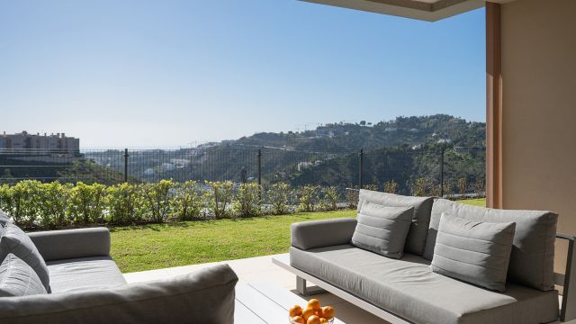CASA MONTANA | INDRUKWEKKEND APPARTEMENT OP DE BEGANE GROND IN REAL DE LA QUINTA, BENAHAVÍS