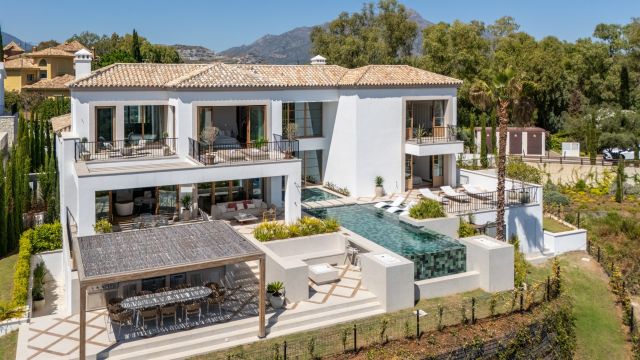 VILLA CINA | L'ÉLÉGANCE MÉDITERRANÉENNE RÉINVENTÉE DANS LES COLLINES, BENAHAVÍS