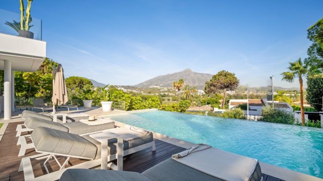 VILLA LAYLA | DISEÑO CONTEMPORÁNEO Y VISTAS ICÓNICAS A LA CONCHA