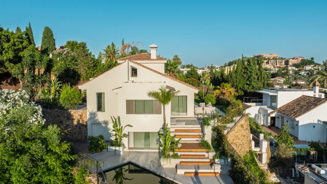 CENTAURÓ 15 | UNA VILLA-OASIS DE ESTILO BALINÉS EN EL CORAZÓN DEL VALLE DEL GOLF EN NUEVA ANDALUCÍA