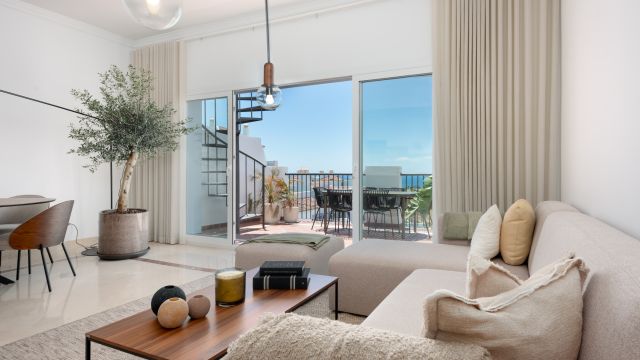 PENTHOUSE ALMA |ELEGANTE ÁTICO CON JACUZZI PRIVADO Y VISTAS AL MAR EN PARAÍSO PUEBLO, BENAHAVÍS