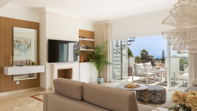 APARTMENT PARAISO |ELEGANTE ÁTICO CON SOLÁRIUM Y VISTAS PANORÁMICAS AL MAR EN PARAÍSO PUEBLO, BENAHAVÍS