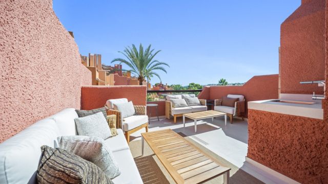EL PALMERAL | SOPHISTICATED RENOVATED TOWNHOUSE IN NUEVA ANDALUCÍA, MARBELLA