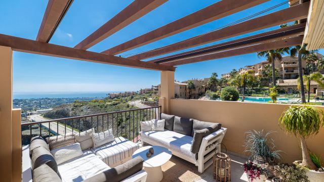 LA HACIENDA |ELEGANT PENTHOUSE MET PANORAMISCH ZEEZICHT IN BENAHAVÍS