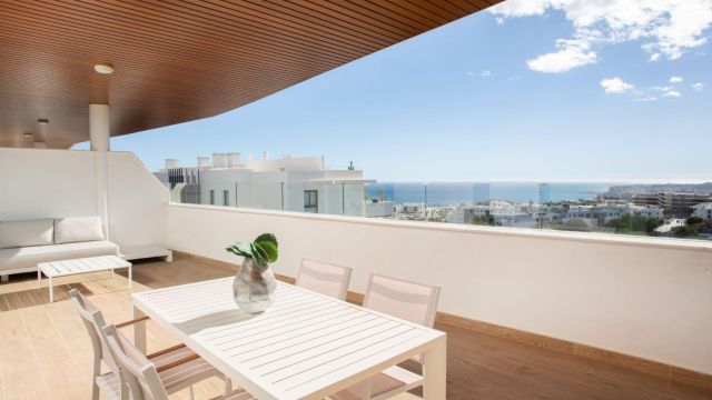 CONTEMPORARY APARTMENT WITH SEA VIEWS IN HIGUERÓN WEST, FUENGIROLA