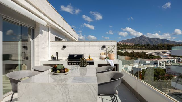 APARTMENT SUNDAY | EXCLUSIEF PENTHOUSE MET RUIM TERRAS EN UITZICHT OP LA CONCHA IN NUEVA ANDALUCÍA
