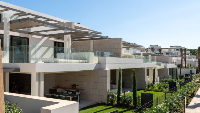 UNO MARBELLA ARC 19|EXCLUSIVE FRONTLINE BEACH DUPLEX PENTHOUSE ON MARBELLA’S GOLDEN MILE