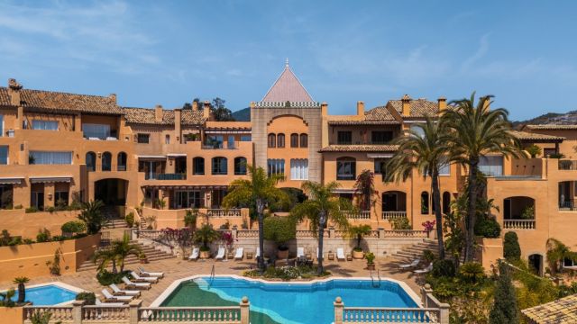 DUPLEX PENTHOUSE MET PANORAMISCH UITZICHT EN PRIVÉZWEMBAD IN LES BELVEDERES, NUEVA ANDALUCÍA