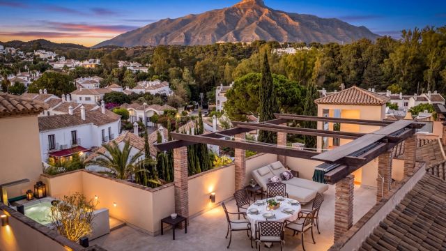 PENTHOUSE LAS BRISAS |GERENOVEERD DUPLEX PENTHOUSE MET PRIVÉTERRASSEN IN NUEVA ANDALUCÍA, MARBELLA
