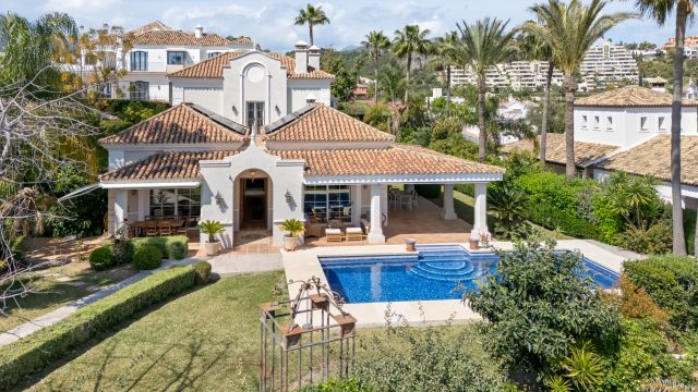 CASA CONSTANZE | ELEGANTE VILLA EN NUEVA ANDALUCÍA, MARBELLA, CON VISTAS A LA CONCHA