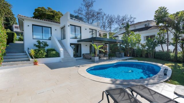 ELEGANTE VILLA REFORMADA EN NUEVA ANDALUCÍA, MARBELLA