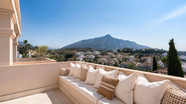 APARTMENT PHOENIX |ELEGANT APARTMENT IN NUEVA ANDALUCÍA, MARBELLA, WITH SEA VIEWS